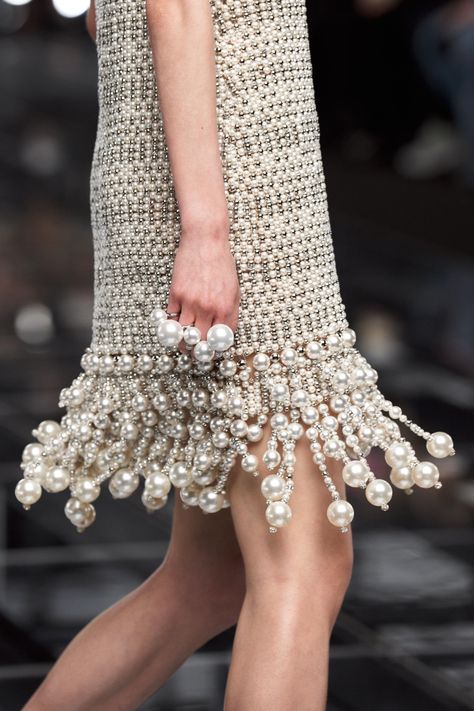 Givenchy Couture 2022, Givenchy 4g Bag, Couture Embellishment, Mommy Dress, Givenchy Couture, Haute Couture Details, Simple Gowns, Givenchy Paris, Couture Embroidery