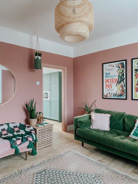 Green Sofa Living Room, Set Sofa, Pink Living Room, Colourful Living Room, Green Sofa, Room Color Schemes, Living Room Green, Pink Bedroom, Pink Room