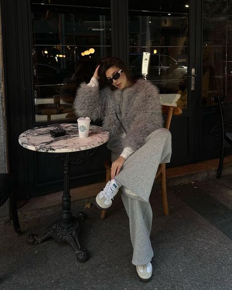 @mango fur coat 🐈‍⬛ | Instagram Grey Fur Coat Outfit, Blue Fall Outfits, Krakow Christmas, Grey Fur Jacket, Faux Fur Coats Outfit, Fur Jacket Outfit, White Fur Jacket, Grey Faux Fur Coat, Faux Fur Outfit