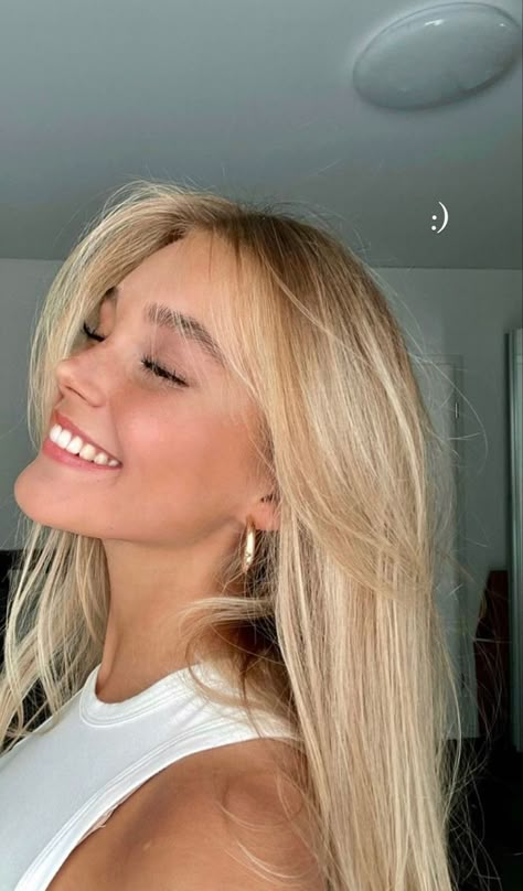 Bombshell Hair, Summer Blonde Hair, Fashion Outfits Dresses, Hair Blond, Hairpieces For Women, Honey Blonde Hair, Hair Damage, Blonde Hair Inspiration, Foto Poses