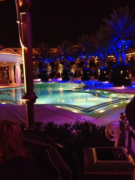 A pool side view at XS Nightclub, Las Vegas. Xs Nightclub Vegas, Neon Club, Marquee Nightclub, Las Vegas Nightlife, Vegas Aesthetic, Body Guards, Vegas Nightlife, House Parties, Night Clubs