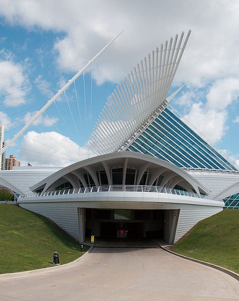 File:Art Museum Milwaukee Wisconsin Milwaukee Public Museum, Biomorphic Architecture, Milwaukee Art Museum, Milwaukee Art, Santiago Calatrava, Science Museum, Milwaukee Wisconsin, Summer Lovin, Kiosk