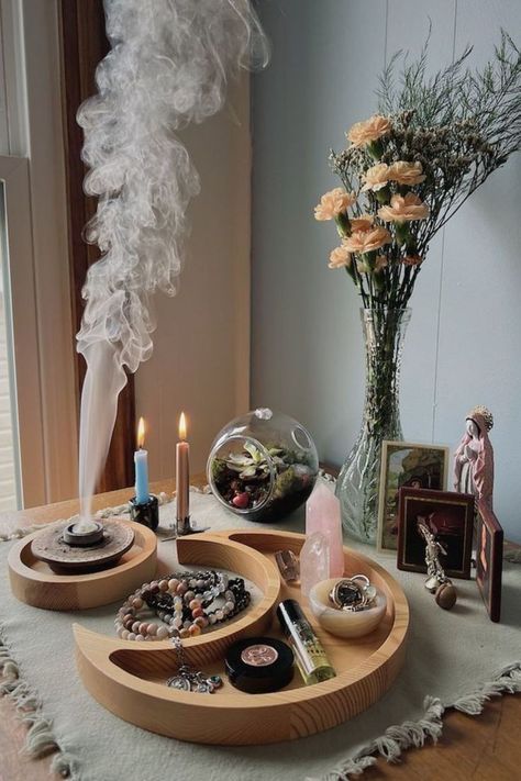 Small Altar Ideas, Bedroom Altar, Alter Aesthetic, Spiritual Altar Ideas, Altar Inspiration, Crystal Room Decor, Spiritual Room, Spiritual Altar, Witch Altar