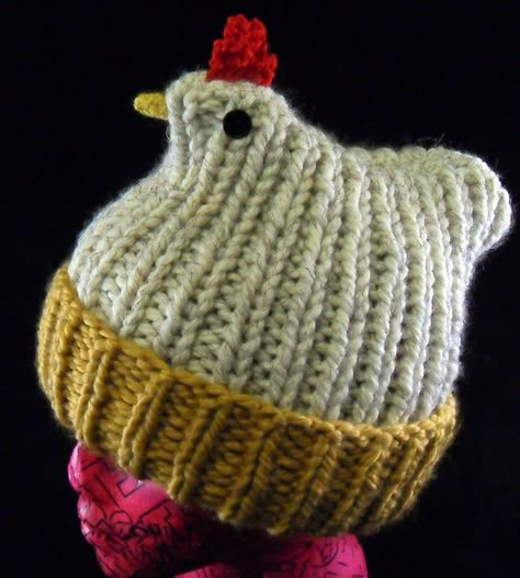 Crochet Chickens, Chicken Hats, Crochet Chicken, Confection Au Crochet, Crochet Beanies, Mode Crochet, Chicken Lady, Chicken Scratch, Fun Crochet Projects