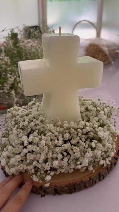 Communion Table Centerpieces, Girl Baptism Centerpieces, Decoration Communion, Baptism Decorations Girl, Communion Centerpieces, Baptism Themes, Cross Candles, Recuerdos Primera Comunion Ideas, Confirmation Party