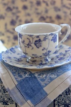 House Gardens, White Dishes, Blue And White China, My Cup Of Tea, White China, Tea Cups Vintage, Blue China, Beautiful Dishes, Tea Cup And Saucer