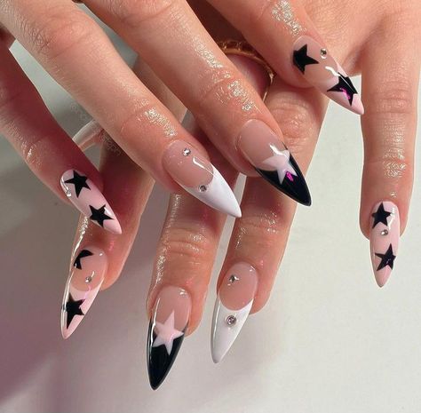 star nail ☆ (creds.: nailzzbysteph on Instagram) Star Designs Nails, Pop Star Nails, Star Design Nails Y2k, Star Acrylic Nail Designs, Almond Nails Star Design, 3d Star Nails, Short Stellos Nails Design, Star Inspired Nails, Acrylic Nails With Stars