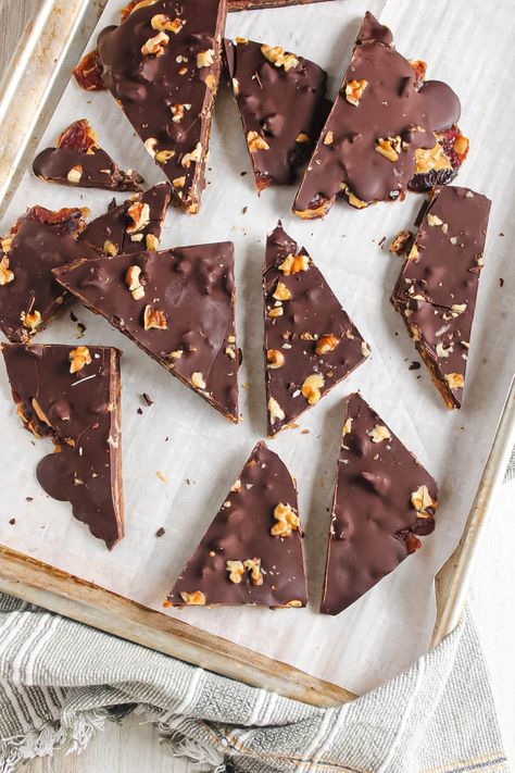 Easy Chocolate Date Bark with Peanut Butter (Viral Recipe) - The Balanced Nutritionist Few Ingredient Desserts, Dessert With Few Ingredients, Date Chocolate, Peanut Butter Bark, No Bake Healthy, Nutritious Desserts, Chocolate Bar Recipe, Desserts With Few Ingredients, Dairy Free Meals