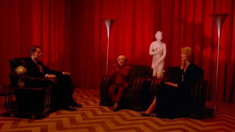 Twin Peaks Red Room, Twin Peaks Aesthetic, The Black Lodge, Twin Peaks 1990, Twin Peaks Fire, White Lodge, Red Ceiling, Dale Cooper, 90s Tv Shows