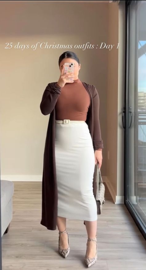 Latina Business Outfit, Office Job Outfits Skirts, Buissnes Casual Dresses, Corporate Trendy Outfits, Work Clothes 2023, Professional Dress Black Women, Falloncore Aesthetic, Skirt Outfits For Work Office Wear, Corporate Baddie Skirt Outfits