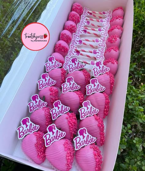 Barbie Pool Party, Barbie Pool, Barbie Bday, Barbie Party Ideas, Barbie Birthday Cake, Barbie Party Decorations, Birthday Barbie, Barbie Theme Party, Barbie Food