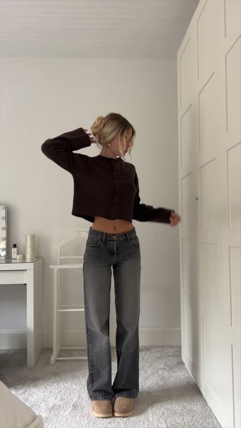 Topshop knitted boxy fluffy crew … curated on LTK Crew Neck Cardigan, Outfit Inspo Casual, Neue Outfits, Elegante Casual, School Looks, Cardigan Outfits, Stockholm Fashion, Crop Top Outfits, Autumn Outfit