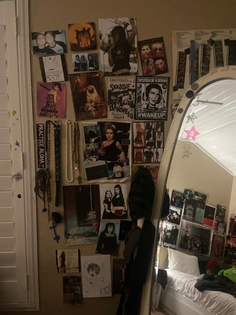 grunge kinderwhore room posters mirror alt bedroom inspo instagram inspiration Punk Room, Film Vintage, Grunge Room, Room Redesign, Indie Room, Room Goals, Cute Room Ideas, Pretty Room, Aesthetic Rooms