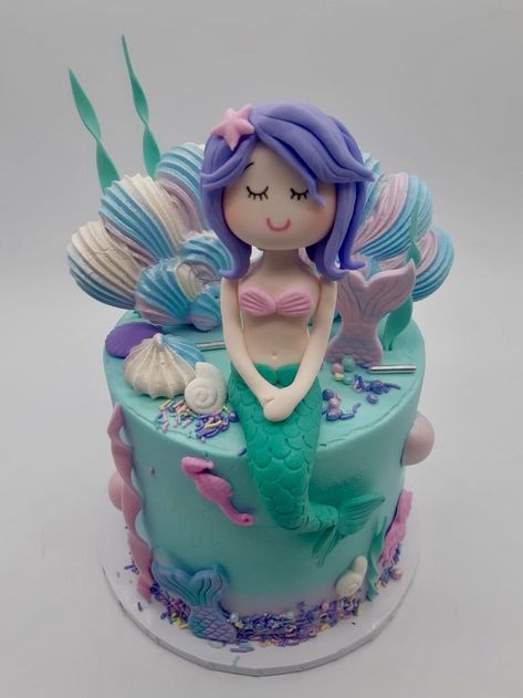 Small Mermaid Cake, Art Birthday Cake, Mermaid Figures, Mermaid Birthday Cakes, Mermaid Cakes, Art Birthday, 6th Birthday Parties, Mermaid Birthday, 6th Birthday