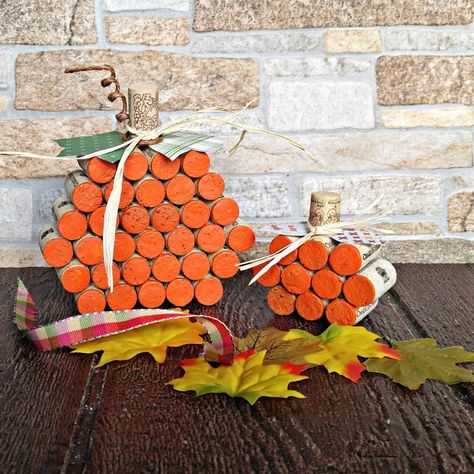 wine cork pumpkin vignette Christmas Boutique Ideas, Cork Pumpkins, Craft Ideas For Fall, Maker Station, Corks Pumpkin, Sustainable Home Design, Halloween Vignette, Pumpkin Wine, Diy Drawer Organizer