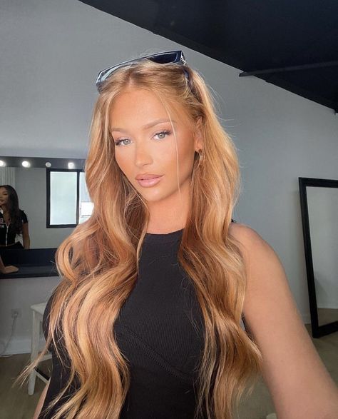 Pretty Blonde Hair With Lowlights, Deminsional Auburn Hair, Blonde Hair From Red, Strawberry Blonde With Balayage, Blonde Balayage On Copper Hair, Red Hair Honey Highlights, Blondes Going Red, Spring Blonde 2024, Caramel Strawberry Blonde Hair