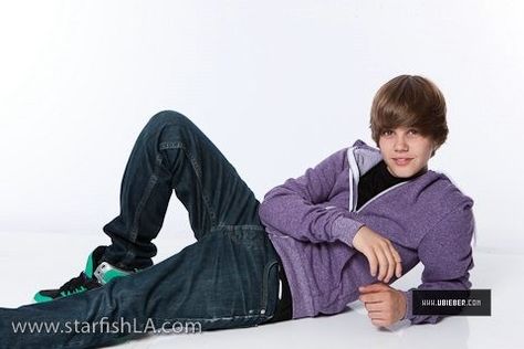 Justin Bieber 2009, Justin Bieber My World, Justin Bieber Photoshoot, Justin Bieber Funny, Stock Photos Funny, Funny Poses, I Love Justin Bieber, Love Justin Bieber, Justin Beiber