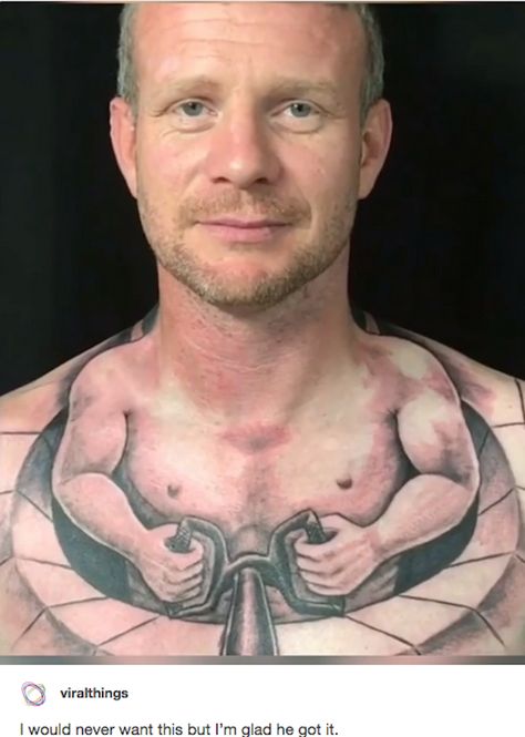 silly picture of guy with tiny body tattoo on his neck and chest Tattoos Gone Wrong, Terrible Tattoos, Optical Illusion Tattoo, Tattoo Fails, Silly Photos, Weird Tattoos, Bad Tattoos, 3d Tattoos, Men In Black