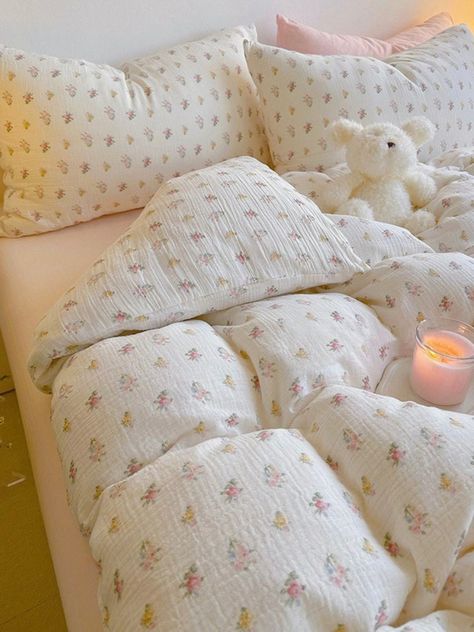 Bedding For Single Beds, Twin Bed Bedding Ideas, Bedroom Ideas Double Bed, Gingham Bedding Aesthetic, Duvet Covers Aesthetic, Cute Comforters, Cute Sheets, Room Aesthetic Dark, Dorm Sheets