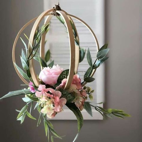 Floral Hoop Wreath, Rustic Wedding Decorations, List Of Flowers, בר מצווה, Floral Hoops, Deco Floral, The Ceiling, Diy Wedding Decorations, Romantic Weddings