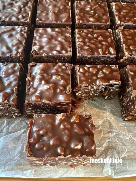 No Bake Homemade Crunch Bars Crunch Bar Desserts, Meal Bars Homemade, No Bake Crunch Bars, Nugart Bars Just 3 Ingredient, Nestle Crunch Bars Recipe, No Bake Homemade Crunch Bars, Crunch N Munch Recipe, Bingo Snacks, No Bake Chocolate Peanut Butter Crunch Bars