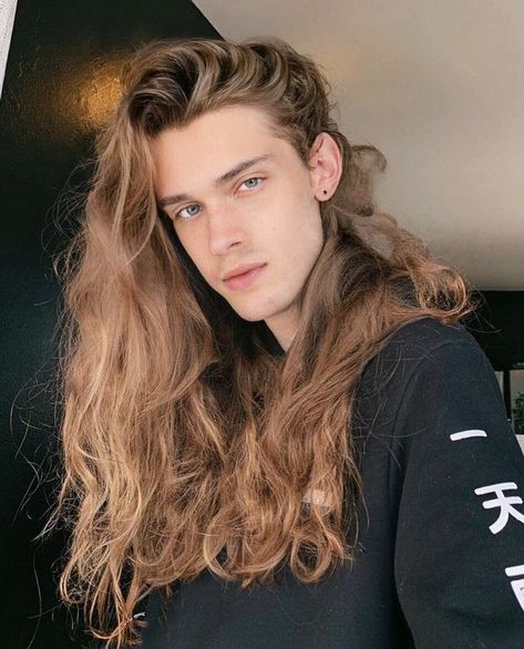 Long Hairstyle Men on Instagram: “Yes or No? 🔥 Model: unknown - Follow us @longhairstylemen for more! ✂️ . . #longhairdontcare #longhairmen #viking #vikings #manbun�…” Guys With Very Long Hair, Long Haired Guys Aesthetic, Men Long Hair Blonde, Very Long Hair Men, Male Long Hair Styles, Guy With Long Blonde Hair, Man Long Blonde Hair, Male Long Curly Hair, Men With Long Blonde Hair