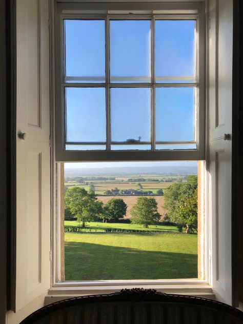 English Estate Aesthetic, Countryside Manor Aesthetic, Old English Manor Aesthetic, Cotswolds England Aesthetic, England Countryside Houses, British House Aesthetic, English Country House Aesthetic, London Countryside Aesthetic, Old Money Modern House