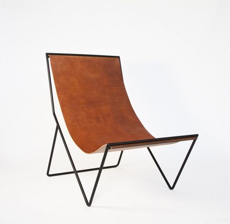 Is Belgian designer Michael Verheyden's G55 leather sling lounger the "it" chair of the moment? We think so. Here it is, along with some strikingly similar Leather Sling Chair, Kursi Bar, Sling Chair, Lounge Seating, Butterfly Chair, Furniture Inspiration, A Chair, Interior Furniture, Leather Chair