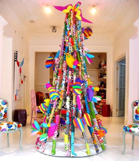 32 Amazing Christmas Trees, Collaborative Art Projects, Alternative Christmas, Alternative Christmas Tree, Unique Christmas Trees, Themed Christmas, Collaborative Art, Recycled Art, Paper Towels