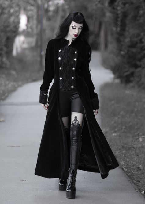 Black Bouble Breasted Gothic Long Coat For Women. DevilNight.co.uk | We Ship Worldwide #gothiccoat#longgothiccoat#gothiccoatforwomen#blackgothiccoat#doublebreastedgothiccoat#velvetgothiccoat#gothiccoatforwomen Long Coat For Women, Dark Beauty Fashion, Black Coats, Gothic Coat, Gothic Chic, Goth Look, Long Black Coat, Coat For Women, Gothic Beauty