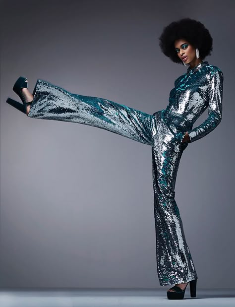 Head to toe sequins? Ill take it. | Andrea Huther is a Disco Queen in Grazia Netherlands Metallic Fashion Editorial, 79s Fashion, 70s Fashion Editorial, Moda Disco, Look Disco, 70’s Disco, Photographie Indie, Metallic Fashion, Disco Queen