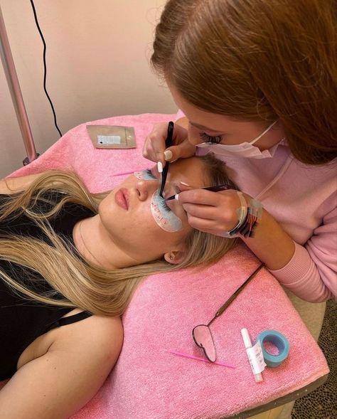 Lash Aesthetic, Beauty School Cosmetology, Beauty Job, Esthetician Inspiration, Esthetician School, Medical Aesthetician, Beauty Careers, College Beauty, Esthetics Room