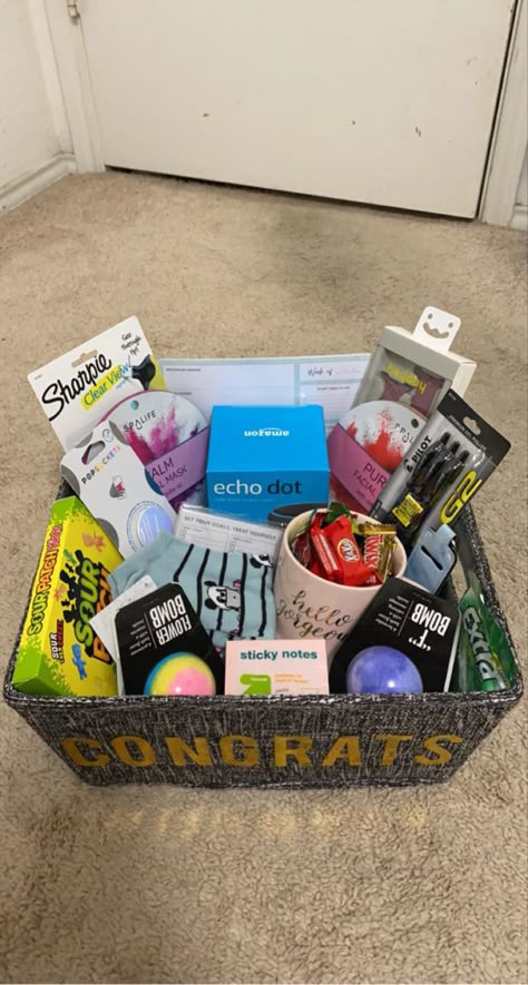 Grad Gift Basket Ideas For Guys, Graduation Basket Ideas For Boyfriend, Graduation Gift Baskets For Her, Graduation Basket For Boyfriend, High School Graduation Basket Ideas, Graduation Gift Basket Ideas For Boys, Grad Gift For Boyfriend, Grad Gift Basket Ideas, Graduation Gift Baskets For Guys