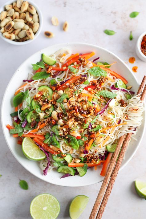 Lemon Grass Noodle Salad, Vermicelli Salad Dressing, Prawn Noodle Salad, Asian Salad Noodle, Rice Glass Noodle Recipes, Vegan Rice Noodle Salad, Asian Glass Noodle Salad, Thai Noodles Salad, Asian Vermicelli Salad