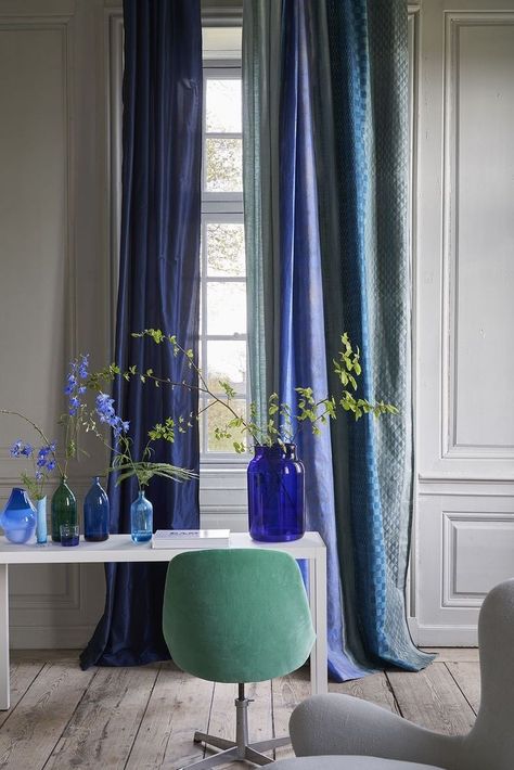 Blue Room Ideas, Edgy Decor, Jane Clayton, Tv Rum, Tricia Guild, Vert Turquoise, Blue Curtains, Blue Room, Design Del Prodotto