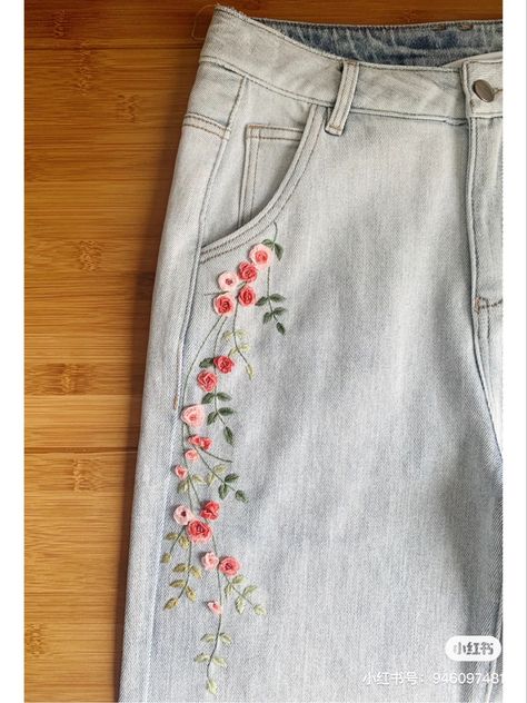 Blue Jeans Embroidery Ideas, Jeans With Flowers Embroidery, Embroidery Designs Denim, Embroidery Design For Jeans, Cute Jeans Embroidery, What To Embroider On Ideas, Embroidery Jean Pocket, Embroidery On Shirts Ideas, Embroidery Pants Ideas