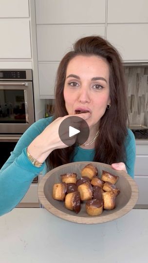 434K views · 6.5K reactions | Healthy Twix Cups🍫 https://hungryhappens.net/healthy-twix-cups/ | hungry happens | hungry happens · Original audio Twix Cups, Lite Snacks, Stella Drivas, Healthy Easter Treats, Twix Candy, Hungry Happens, Healthy Easter, Plant Based Desserts, Vegan Candies