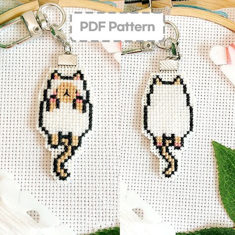 Small Cross Stitch Patterns Free Minis, Small Cat Cross Stitch, Mini Cross Stitch Patterns Free, Cross Stitch Bookmark Patterns, Small Cross Stitch Patterns, Cross Stitch Keychain, Stitch Kawaii, Cross Stitch Mini, Beginner Cross Stitch