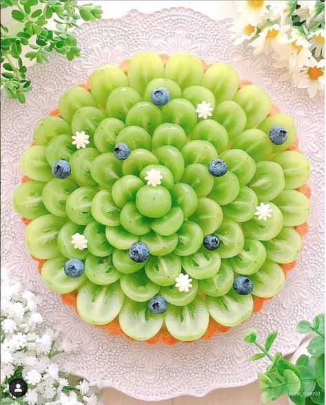 Grape Tart, Muscat Grapes, Shine Muscat, Green Picnic, Special Birthday Cake, Fruit Diy, Green Snacks, Green Desserts, Fruit Platter Designs