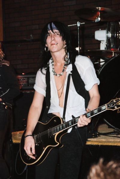 Izzy 1987 Rock N Roll Outfit Men, Rockstar Style Men, Rockstar Outfit Men, 80s Rock Outfit, 80s Rock Fashion, Izzy Stradlin, Rock Star Outfit, Rockstar Style, Rockstar Aesthetic