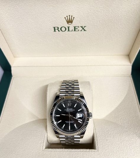 Expensive Gifts For Men, Rolex Boutique, Mens Watches Expensive, Casio Vintage Watch, Dior Watch, Luxury Gifts For Men, Men Tips, Mens Silver Jewelry, Rolex Watches For Men