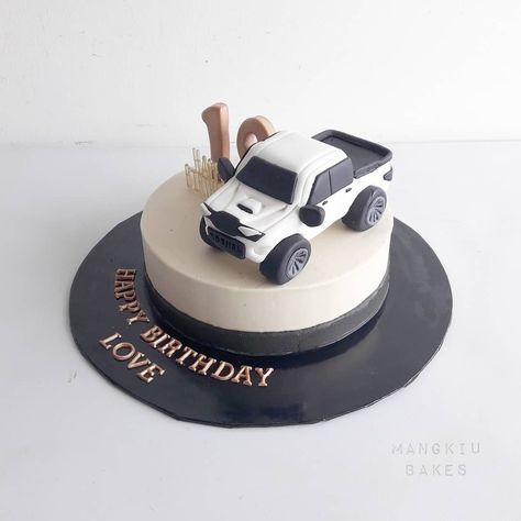 Hilux gumpaste car. 🔶️ We apologise for delay in replies. Fridays and Saturdays are yet again, our busiest days. 🙈 Car Cakes For Men, Car Cakes, Cake For Boyfriend, Vision 2024, Cake For Husband, Bakery Ideas, Birthday Special, Car Cake, Birthday Party Food