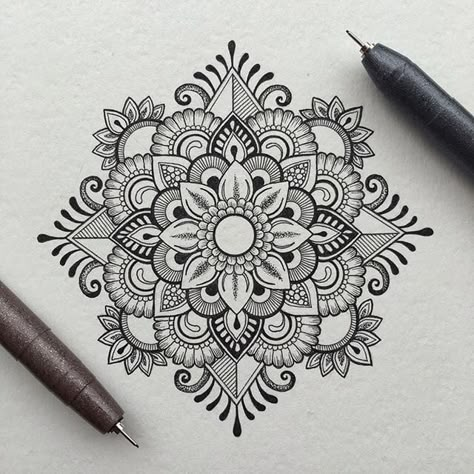 Mandala Drawing Ideas, Aesthetic Drawings, Beauty Drawings, Mandala Wallpaper, Mandala Doodle, Easy Mandala Drawing, Easy Mandala, Mandala Art Therapy, Beautiful Mandala