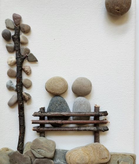 Park Bench Couple Rock Art - Etsy River Stones Crafts, Rock Crafts Diy, Beach Rock Art, Ant Crafts, Rock Animals, Stone Pictures Pebble Art, Abstract Techniques, Garden Rock Art, Stone Wall Art