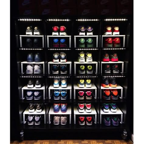 Because storage quickly becomes a problem for Sneakerheads & the wife definitely isn't trying to look at boxes across the wall(s). Nike Concept, Hypebeast Decor, Sneakerhead Room, Sneaker Displays, Sneaker Closet, Ikea Bookcase, Diy Storage Ideas, Sneaker Storage, Small Laundry Room Organization