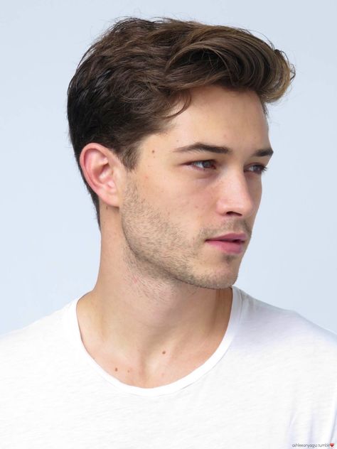 Mens Haircuts Straight Hair, Mens Medium Length Hairstyles, Classic Haircut, Wavy Hairstyles Medium, Mens Hairstyles Medium, Mens Hairstyles Thick Hair, Wavy Hair Men, Francisco Lachowski, Medium Length Hair Men