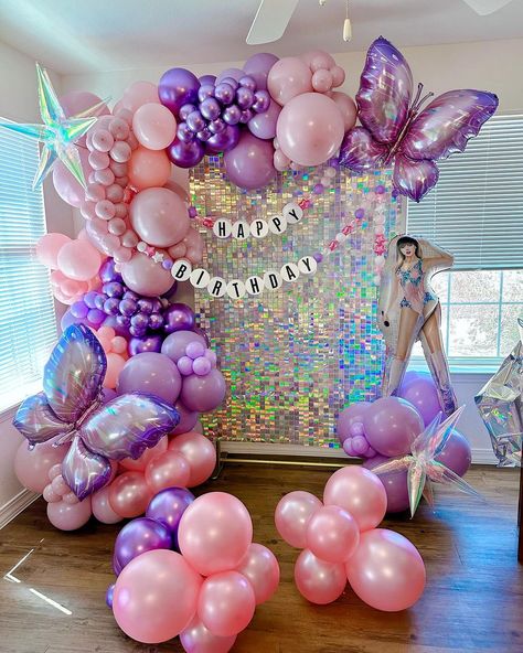 Host the perfect Taylor Swift birthday party with 80+ fun ideas for decor, games, and treats that every Swiftie will love! Pink And Purple Balloon Garland, Purple Balloon Garland, Eras Tour Party, Sweet Sixteen Party Themes, Shimmer Backdrop, Taylor Swift Birthday Party, Birthday Setup, Pop Star Party, Purple Balloon