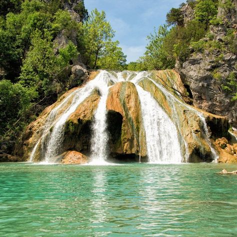 9 Best Things To Do At Beautiful Turner Falls - TravelAwaits Turner Falls Oklahoma, Davis Oklahoma, Turner Falls, Lake Texoma, Autumn Waterfalls, Natural Cave, Camping Cabins, Travel Oklahoma, Fall Camping