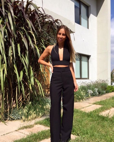 R O B U on Instagram: “Conjunto de pantalón de vestir y top confeccionados en Creppe Armani a medida para @belenbuchin” Vestidos De Fiesta, Crop Top, My Style, On Instagram, Instagram