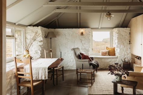 Inside a Cozy Fisherman's Cottage on Scotland's Isle of Mull Scotland Cottage Interior, Scottish Cottage Interior, Irish Cottage Interiors, Scotland Cottage, Scotland House, Small Stone Cottage, Fisherman's Cottage, Rock Cottage, Shaker Home